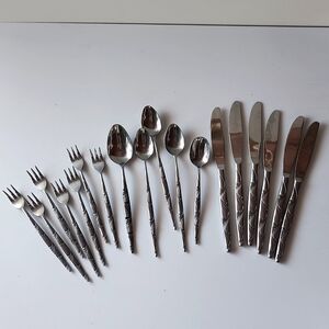 17 Pieces Of Orleans Silver Stainless Japan. Elegant Silver Cutlery Set